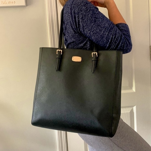 Michael Kors Jet‎ Set Large Travel NS Saffiano Tote in black gold - Picture 12 of 16